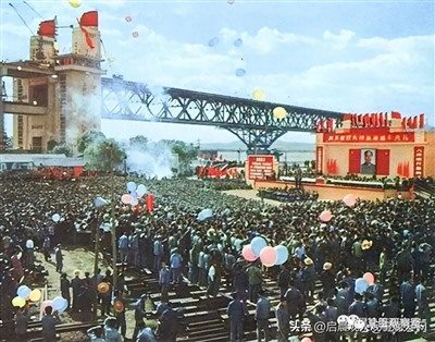 网友对《新东方红》为什么不满？