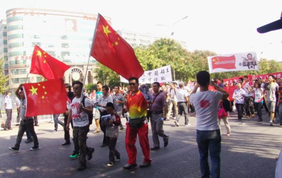 滚滚洪流，势不可挡——日本驻华使馆前爆发声势浩大的反日游行