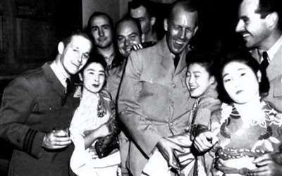 面对蘑菇云,日本人为什么不“放下”?