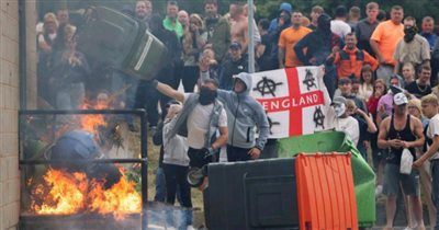 英国全面暴乱！复仇者和掘墓人来了