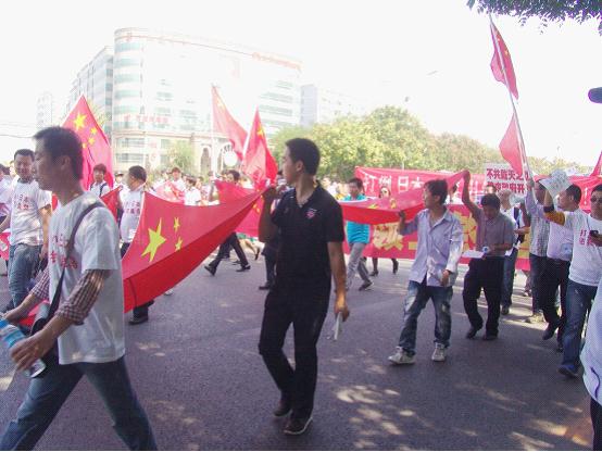 滚滚洪流，势不可挡——日本驻华使馆前爆发声势浩大的反日游行