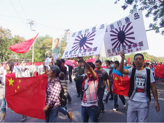 滚滚洪流，势不可挡——日本驻华使馆前爆发声势浩大的反日游行