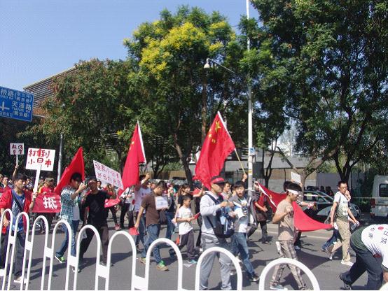滚滚洪流，势不可挡——日本驻华使馆前爆发声势浩大的反日游行