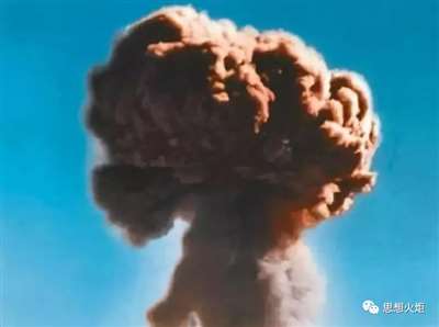 毛主席领导新中国武器装备现代化建设的实践路径