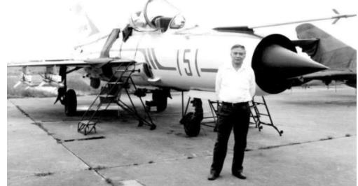 “穿破背心造歼十”是老航空人的光荣，更是国家记忆中永远的痛