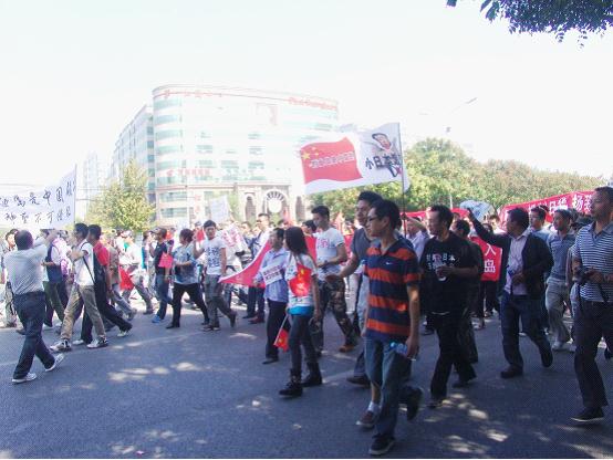 滚滚洪流，势不可挡——日本驻华使馆前爆发声势浩大的反日游行