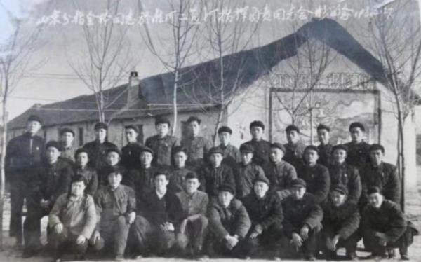 悼念逝去的时代：《我的县长父亲》撞梗舆论风波