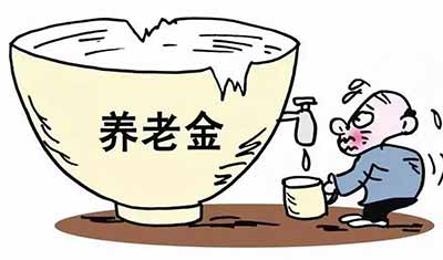 【一周怪事】女服务员被逼下跪，举刀怒砍