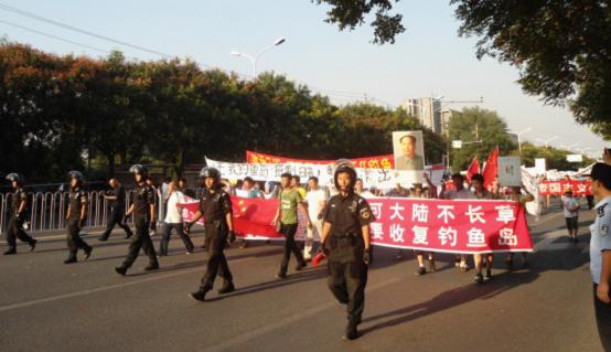 滚滚洪流，势不可挡——日本驻华使馆前爆发声势浩大的反日游行