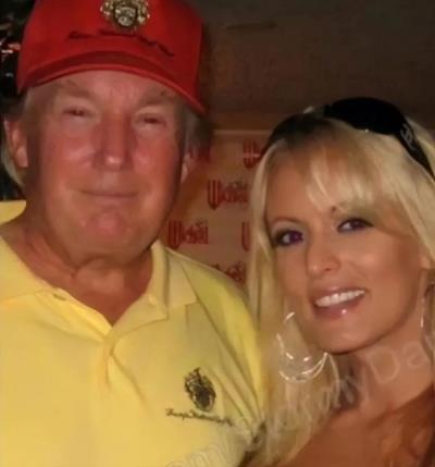 特朗普被起诉，成美国首位遭刑事起诉的前总统，美国内斗撕破脸