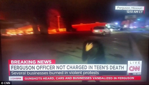 CNN的记者萨拉&middot;塞得的头部被石头击中。