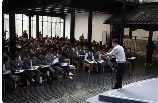 马云的湖畔大学“寿终”，资本家的勾连与野心未“正寝”！