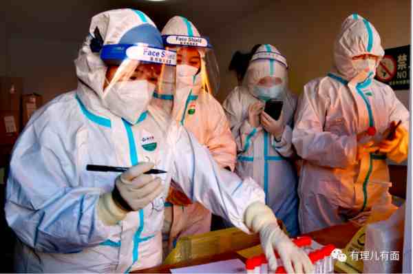 疫情“终结”后，拜登接种第五针新冠疫苗！