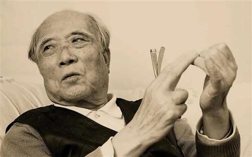 魏巍永远活在人们心中！