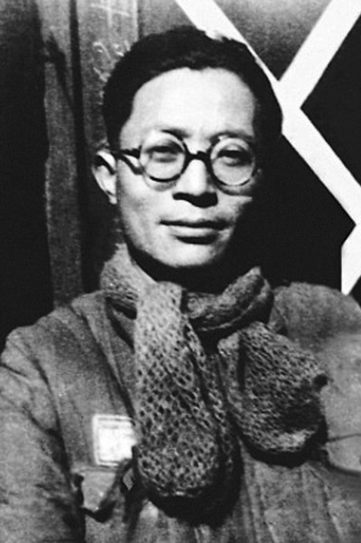 80多年前，4万年轻人宁可“割肉断骨”，爬也要爬到这个地方……