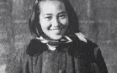 80多年前，4万年轻人宁可“割肉断骨”，爬也要爬到这个地方……