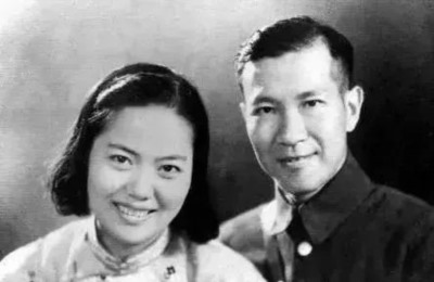 80多年前，4万年轻人宁可“割肉断骨”，爬也要爬到这个地方……