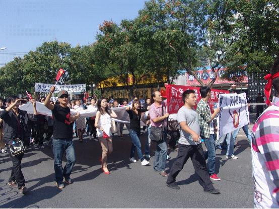 滚滚洪流，势不可挡——日本驻华使馆前爆发声势浩大的反日游行