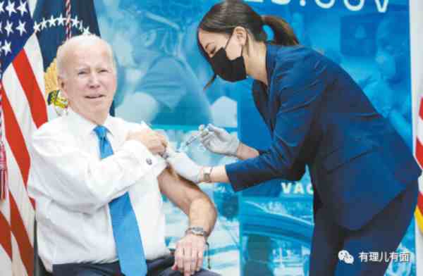 疫情“终结”后，拜登接种第五针新冠疫苗！