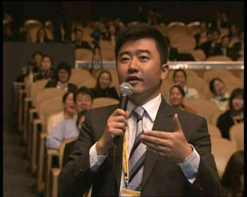 芮成钢在提问。