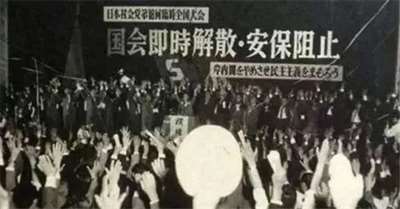 那个让西方胆颤的女人：《海贼王》里妮可·罗宾的原型出狱了！