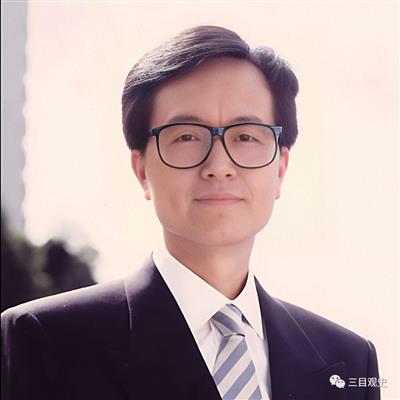 日本公然宣称钓鱼岛属于日本，他异常愤怒，准备登岛拔除日本国旗，却遭日舰拦截，不幸牺牲