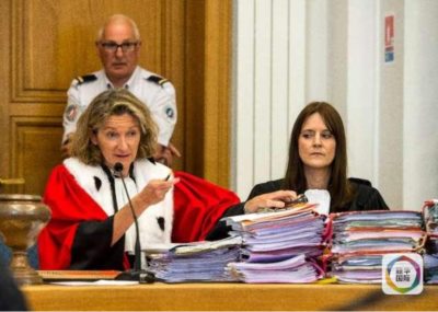 香港法官脑袋上的猪尾巴辫子，什么时候剪？