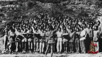 80多年前，4万年轻人宁可“割肉断骨”，爬也要爬到这个地方……