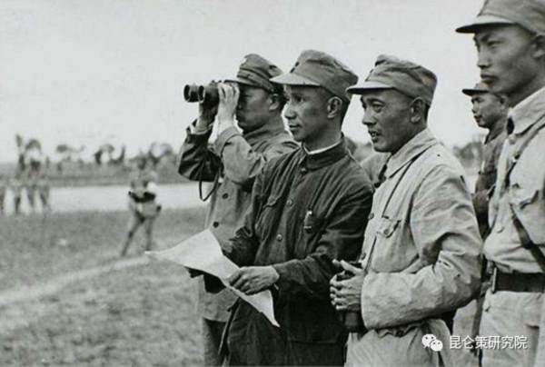 佩洛西老妖婆窜访台湾，该拿出解决台湾问题的“8把秘钥”了