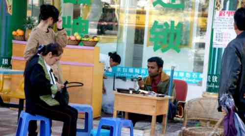 女子被12人轮流打事件大反转，又有多少媒体被打脸？