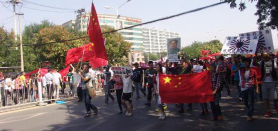 滚滚洪流，势不可挡——日本驻华使馆前爆发声势浩大的反日游行