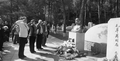 埋骨何须桑梓地，人生无处不青山