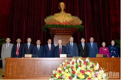 越共十三届九中全会圆满闭幕