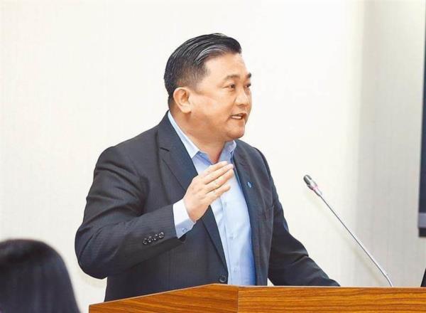 台军丢石头“驱赶”大陆无人机？王定宇无能狂怒：他们竟来去自如