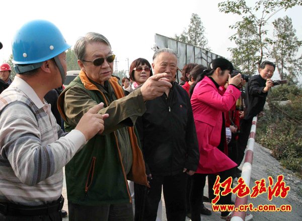 毛远新等毛主席身边人员到河南淅川参观学习