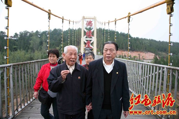 毛远新等毛主席身边人员到河南淅川参观学习