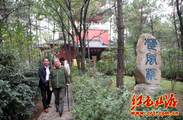 毛远新等毛主席身边人员到河南淅川参观学习