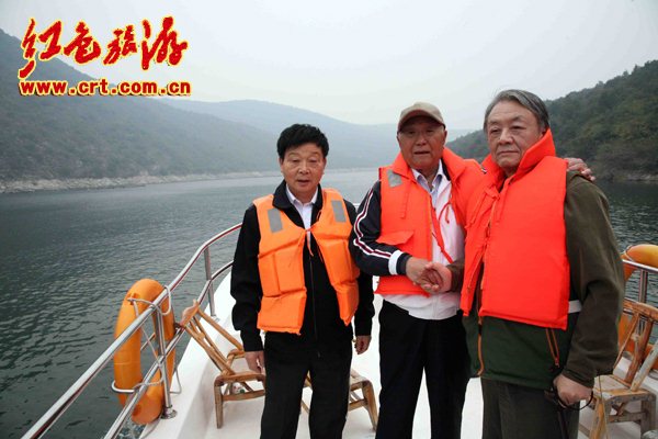 毛远新等毛主席身边人员到河南淅川参观学习