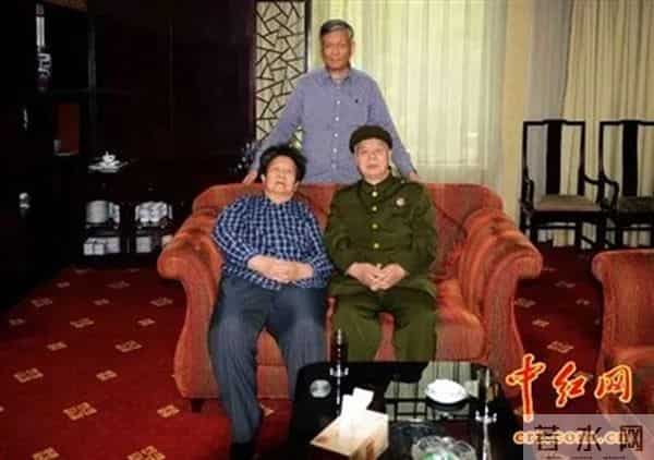 向长期支持红色事业的毛主席女儿李讷同志致敬