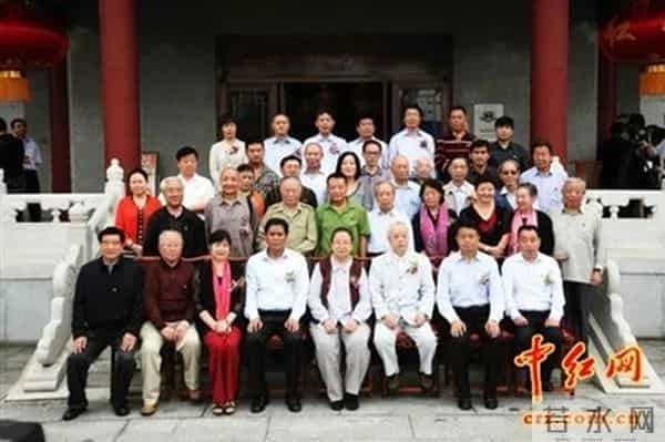 向长期支持红色事业的毛主席女儿李讷同志致敬