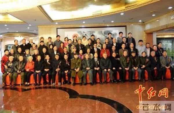 向长期支持红色事业的毛主席女儿李讷同志致敬