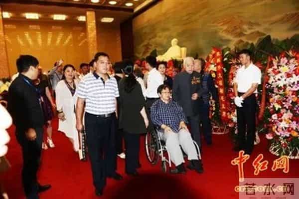 向长期支持红色事业的毛主席女儿李讷同志致敬