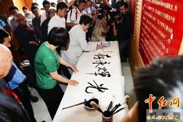 向长期支持红色事业的毛主席女儿李讷同志致敬