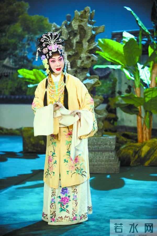 王蓉蓉:和光同尘 与时舒卷