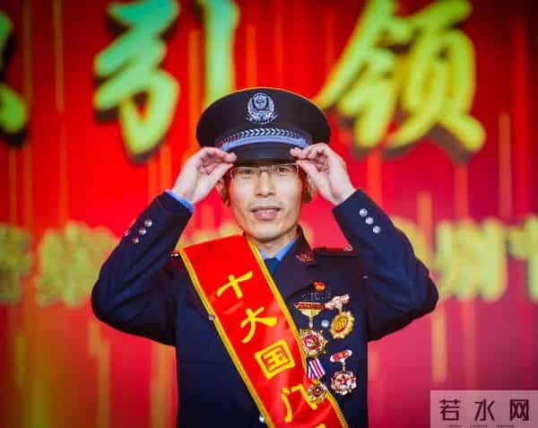 《啄木鸟》2021年第1期增刊|田天:心和武汉一起跳 ——记全国优秀共产党员、全国移民管理机构首届“十大国门卫士”刘伟强