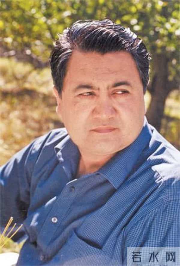 你可以忘记带水和馕，但是不能忘记带着爱——访维吾尔族作家阿拉提·阿斯木